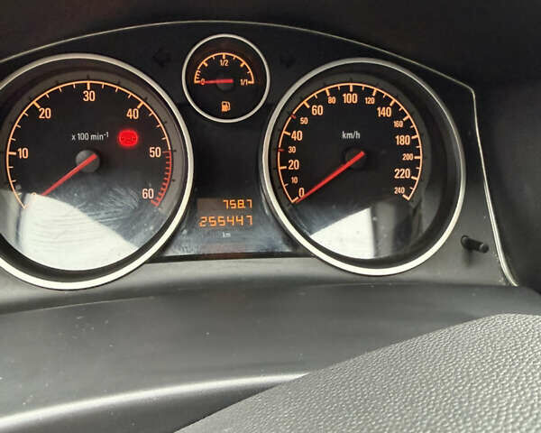Черный Опель Астра, объемом двигателя 1.9 л и пробегом 255 тыс. км за 6200 $, фото 9 на Automoto.ua