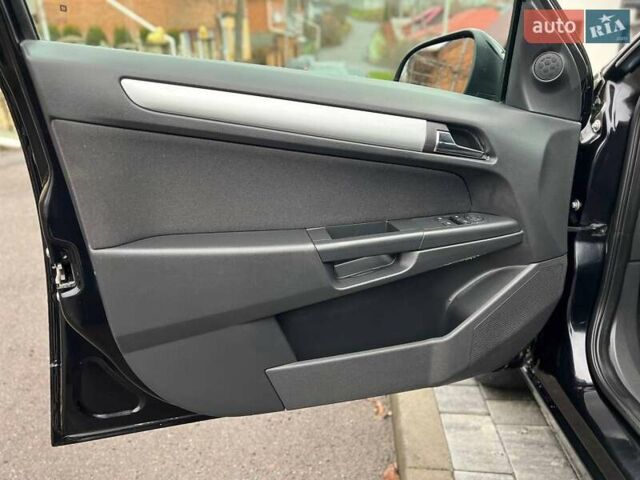 Черный Опель Астра, объемом двигателя 1.6 л и пробегом 199 тыс. км за 6499 $, фото 37 на Automoto.ua