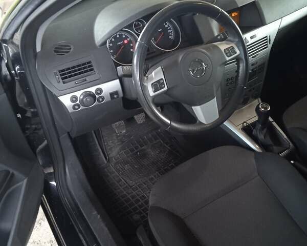 Черный Опель Астра, объемом двигателя 1.6 л и пробегом 168 тыс. км за 5400 $, фото 11 на Automoto.ua