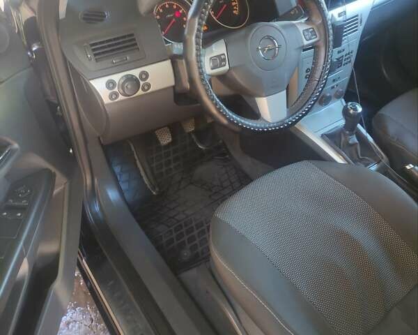 Черный Опель Астра, объемом двигателя 1.6 л и пробегом 205 тыс. км за 5700 $, фото 27 на Automoto.ua