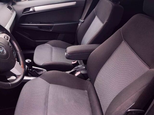 Черный Опель Астра, объемом двигателя 1.6 л и пробегом 230 тыс. км за 6300 $, фото 2 на Automoto.ua