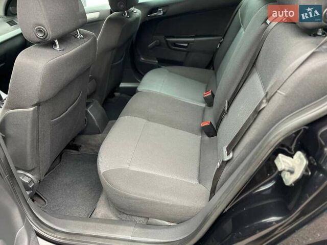 Черный Опель Астра, объемом двигателя 1.6 л и пробегом 199 тыс. км за 6499 $, фото 44 на Automoto.ua