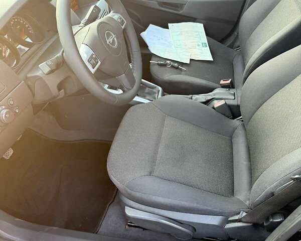 Черный Опель Астра, объемом двигателя 1.4 л и пробегом 170 тыс. км за 4900 $, фото 29 на Automoto.ua