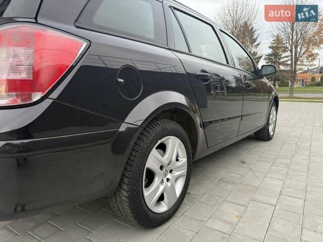 Черный Опель Астра, объемом двигателя 1.6 л и пробегом 240 тыс. км за 5550 $, фото 4 на Automoto.ua