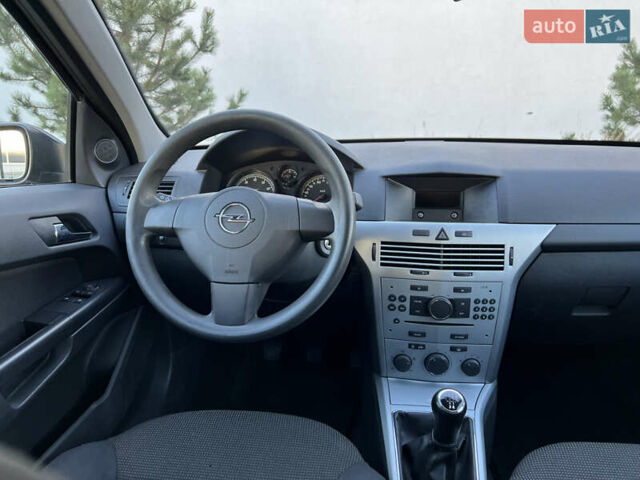 Черный Опель Астра, объемом двигателя 1.4 л и пробегом 242 тыс. км за 4450 $, фото 48 на Automoto.ua