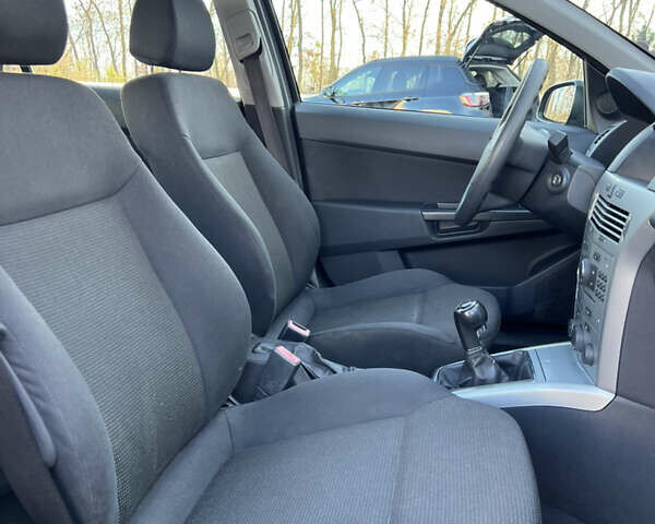 Черный Опель Астра, объемом двигателя 1.4 л и пробегом 242 тыс. км за 4450 $, фото 46 на Automoto.ua