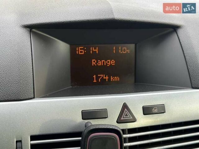 Чорний Опель Астра, об'ємом двигуна 1.6 л та пробігом 282 тис. км за 5490 $, фото 15 на Automoto.ua