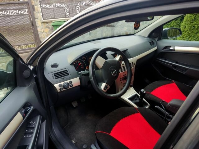 Черный Опель Астра, объемом двигателя 1.6 л и пробегом 220 тыс. км за 5800 $, фото 7 на Automoto.ua