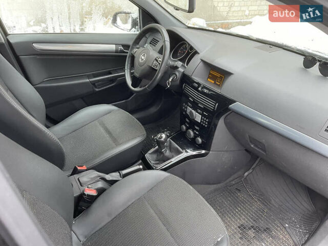 Черный Опель Астра, объемом двигателя 1.6 л и пробегом 240 тыс. км за 5600 $, фото 8 на Automoto.ua