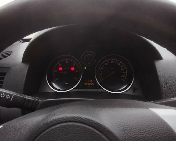 Черный Опель Астра, объемом двигателя 1.25 л и пробегом 325 тыс. км за 4699 $, фото 1 на Automoto.ua