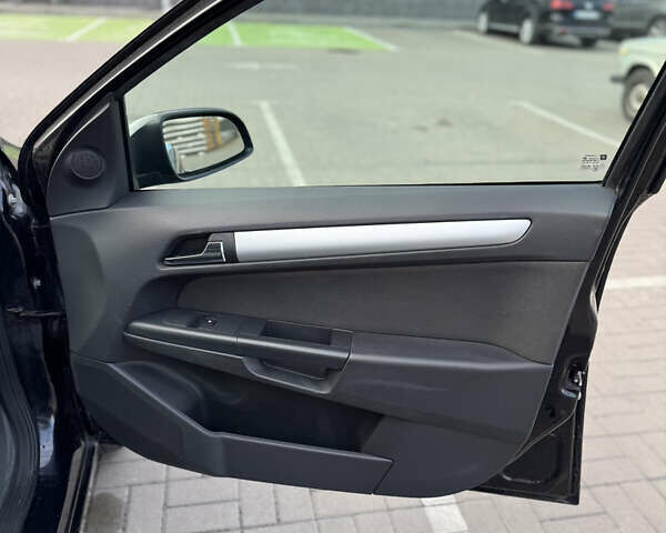 Черный Опель Астра, объемом двигателя 1.69 л и пробегом 223 тыс. км за 5900 $, фото 11 на Automoto.ua