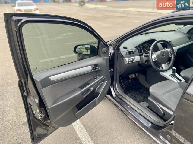 Черный Опель Астра, объемом двигателя 1.8 л и пробегом 200 тыс. км за 6999 $, фото 11 на Automoto.ua