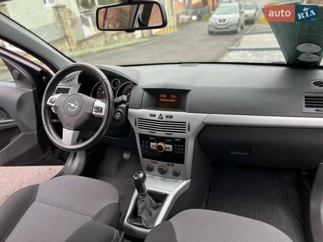 Черный Опель Астра, объемом двигателя 1.6 л и пробегом 199 тыс. км за 6499 $, фото 47 на Automoto.ua