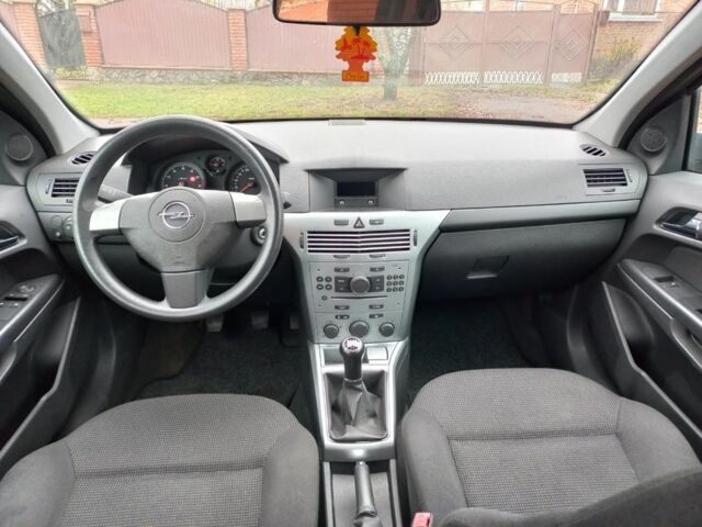 Черный Опель Астра, объемом двигателя 1.8 л и пробегом 200 тыс. км за 5750 $, фото 17 на Automoto.ua