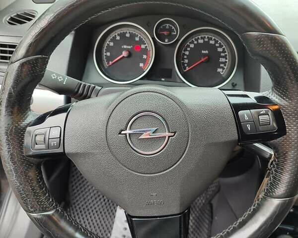 Черный Опель Астра, объемом двигателя 1.8 л и пробегом 225 тыс. км за 6800 $, фото 30 на Automoto.ua