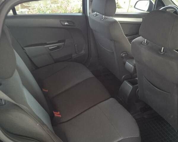 Черный Опель Астра, объемом двигателя 1.6 л и пробегом 168 тыс. км за 5400 $, фото 8 на Automoto.ua
