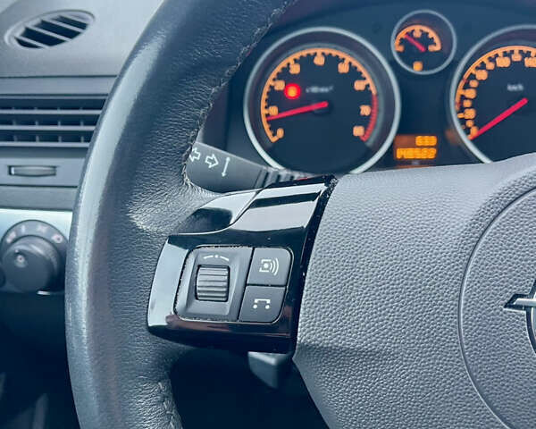 Черный Опель Астра, объемом двигателя 1.6 л и пробегом 148 тыс. км за 6300 $, фото 35 на Automoto.ua