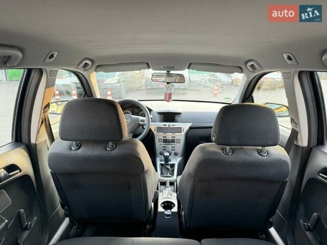 Черный Опель Астра, объемом двигателя 1.4 л и пробегом 170 тыс. км за 4900 $, фото 18 на Automoto.ua