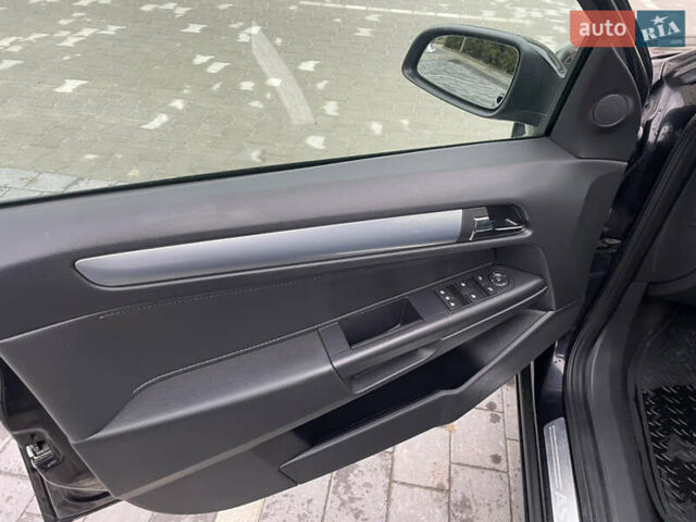 Чорний Опель Астра, об'ємом двигуна 1.6 л та пробігом 243 тис. км за 5950 $, фото 15 на Automoto.ua
