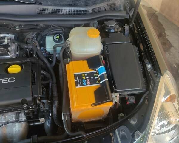 Черный Опель Астра, объемом двигателя 1.6 л и пробегом 205 тыс. км за 5700 $, фото 9 на Automoto.ua