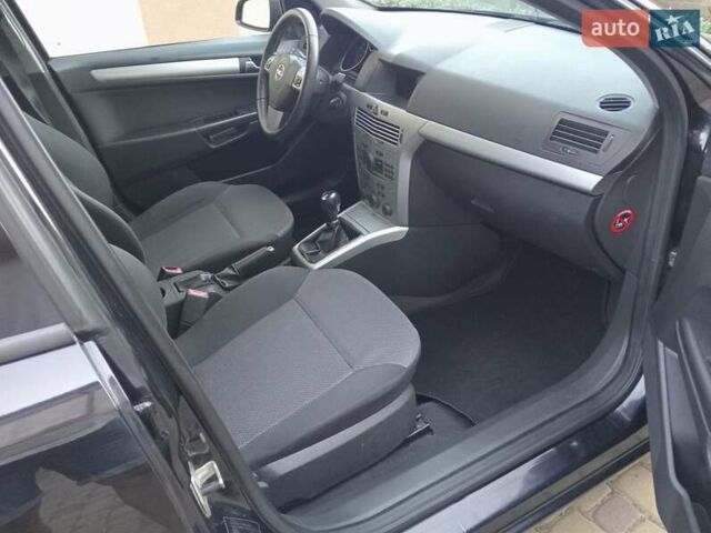 Черный Опель Астра, объемом двигателя 1.6 л и пробегом 178 тыс. км за 5750 $, фото 5 на Automoto.ua