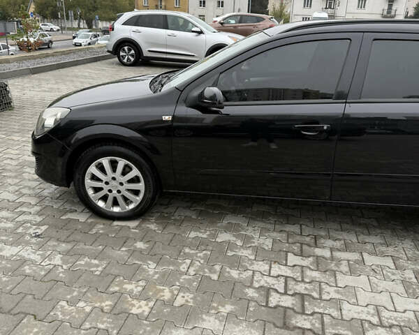 Черный Опель Астра, объемом двигателя 1.9 л и пробегом 255 тыс. км за 6200 $, фото 6 на Automoto.ua