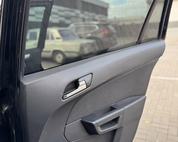 Черный Опель Астра, объемом двигателя 1.69 л и пробегом 223 тыс. км за 5900 $, фото 12 на Automoto.ua