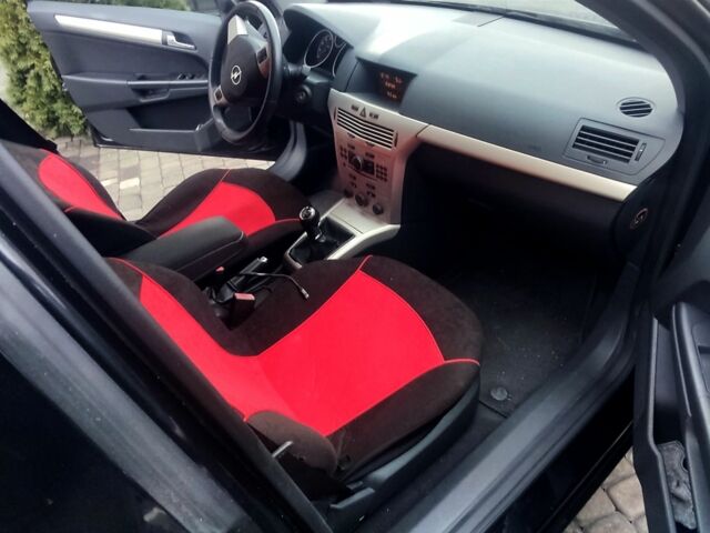 Черный Опель Астра, объемом двигателя 1.6 л и пробегом 220 тыс. км за 5800 $, фото 9 на Automoto.ua