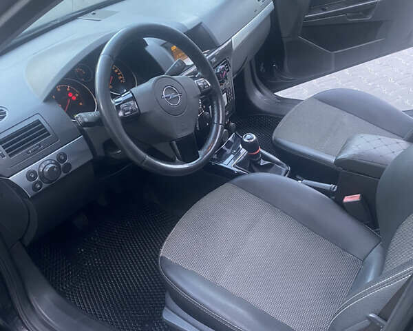 Черный Опель Астра, объемом двигателя 1.7 л и пробегом 224 тыс. км за 4700 $, фото 18 на Automoto.ua