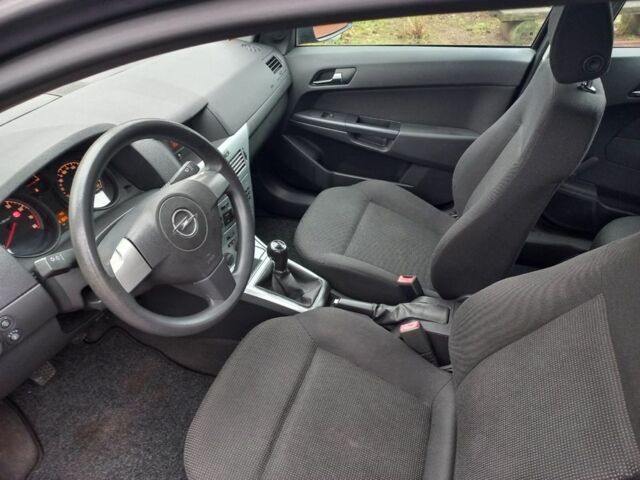 Черный Опель Астра, объемом двигателя 1.8 л и пробегом 200 тыс. км за 5750 $, фото 14 на Automoto.ua