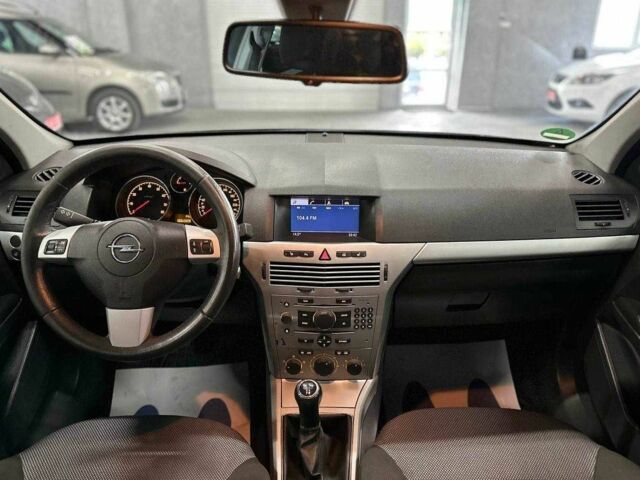 Черный Опель Астра, объемом двигателя 1.6 л и пробегом 186 тыс. км за 6799 $, фото 18 на Automoto.ua