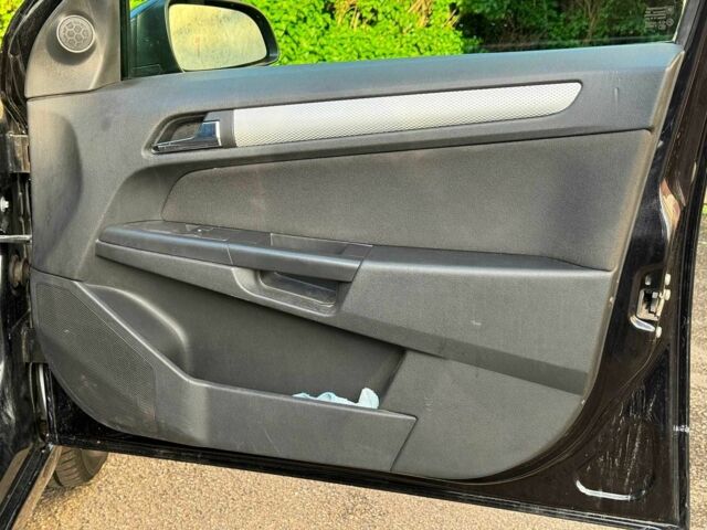 Черный Опель Астра, объемом двигателя 1.6 л и пробегом 219 тыс. км за 4510 $, фото 23 на Automoto.ua