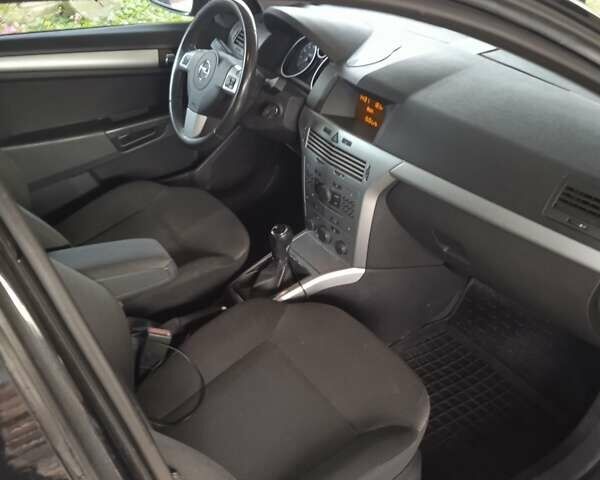 Черный Опель Астра, объемом двигателя 1.6 л и пробегом 168 тыс. км за 5400 $, фото 9 на Automoto.ua