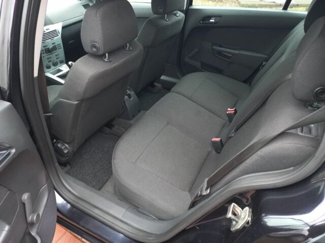 Черный Опель Астра, объемом двигателя 1.8 л и пробегом 200 тыс. км за 5750 $, фото 21 на Automoto.ua