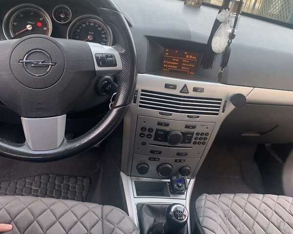 Черный Опель Астра, объемом двигателя 1.69 л и пробегом 250 тыс. км за 6500 $, фото 15 на Automoto.ua