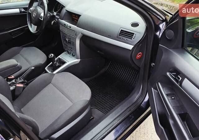 Черный Опель Астра, объемом двигателя 1.6 л и пробегом 238 тыс. км за 6299 $, фото 50 на Automoto.ua