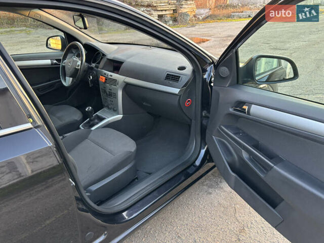 Черный Опель Астра, объемом двигателя 1.6 л и пробегом 217 тыс. км за 6200 $, фото 17 на Automoto.ua