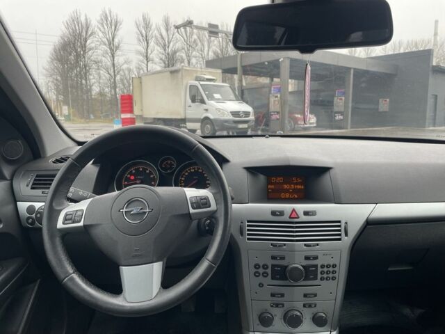 Черный Опель Астра, объемом двигателя 1.6 л и пробегом 260 тыс. км за 5550 $, фото 14 на Automoto.ua