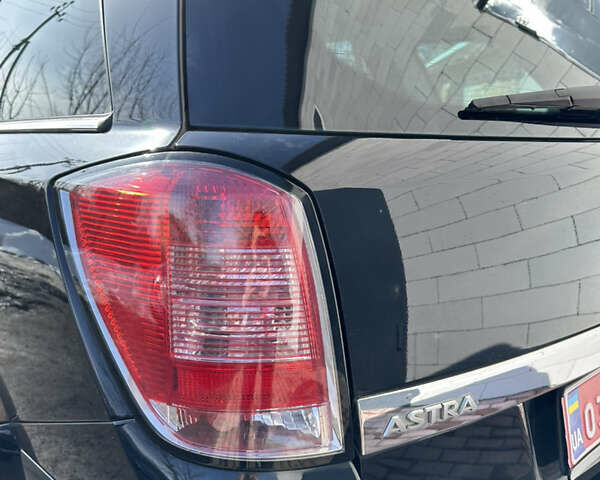 Черный Опель Астра, объемом двигателя 1.6 л и пробегом 199 тыс. км за 5999 $, фото 6 на Automoto.ua