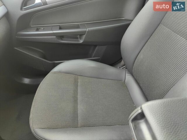 Черный Опель Астра, объемом двигателя 1.6 л и пробегом 250 тыс. км за 5750 $, фото 24 на Automoto.ua