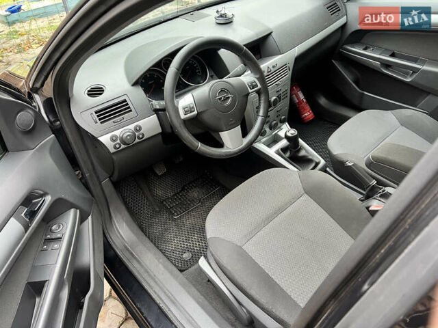 Черный Опель Астра, объемом двигателя 1.69 л и пробегом 192 тыс. км за 5900 $, фото 11 на Automoto.ua