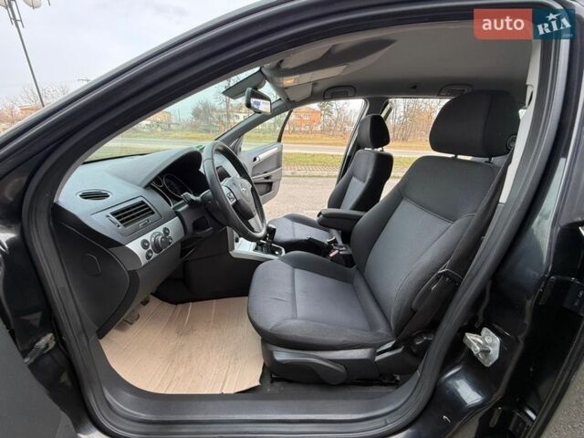 Черный Опель Астра, объемом двигателя 1.6 л и пробегом 187 тыс. км за 5500 $, фото 39 на Automoto.ua