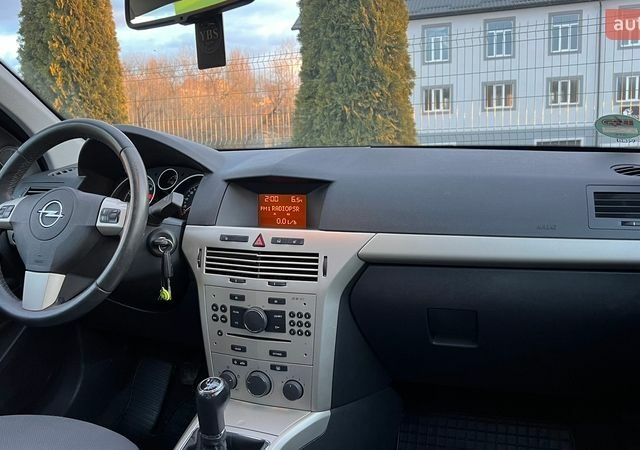 Черный Опель Астра, объемом двигателя 1.8 л и пробегом 216 тыс. км за 5800 $, фото 24 на Automoto.ua