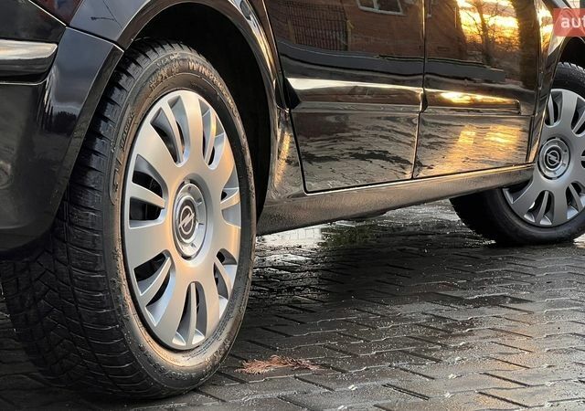 Черный Опель Астра, объемом двигателя 1.8 л и пробегом 216 тыс. км за 5800 $, фото 11 на Automoto.ua