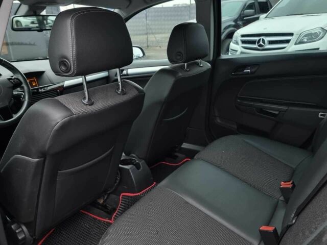 Черный Опель Астра, объемом двигателя 1.6 л и пробегом 247 тыс. км за 6299 $, фото 9 на Automoto.ua