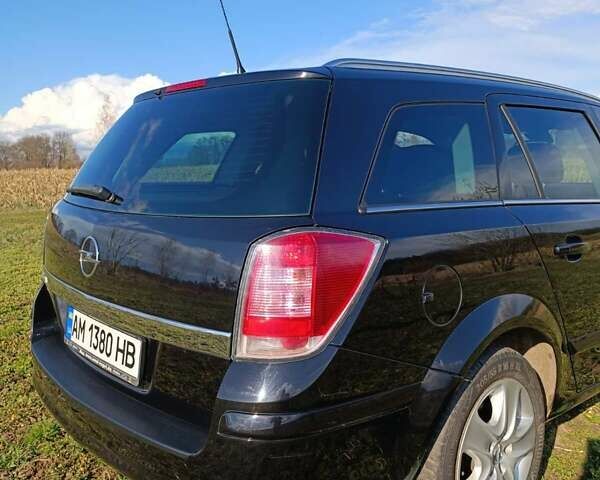 Черный Опель Астра, объемом двигателя 1.8 л и пробегом 225 тыс. км за 5700 $, фото 5 на Automoto.ua