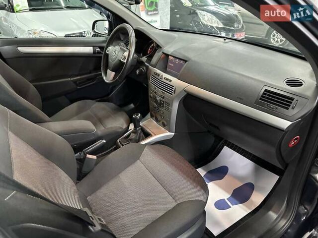 Черный Опель Астра, объемом двигателя 1.6 л и пробегом 186 тыс. км за 6799 $, фото 16 на Automoto.ua