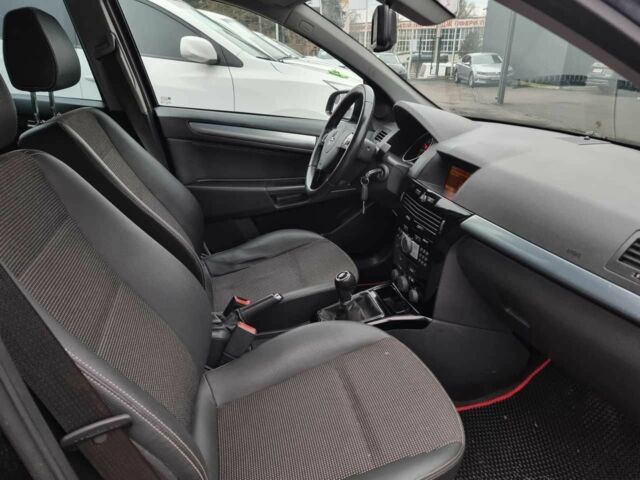 Черный Опель Астра, объемом двигателя 1.6 л и пробегом 247 тыс. км за 6299 $, фото 13 на Automoto.ua