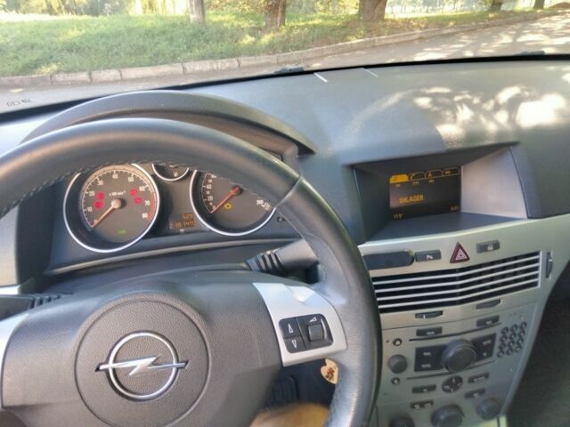 Черный Опель Астра, объемом двигателя 1.4 л и пробегом 218 тыс. км за 4550 $, фото 3 на Automoto.ua