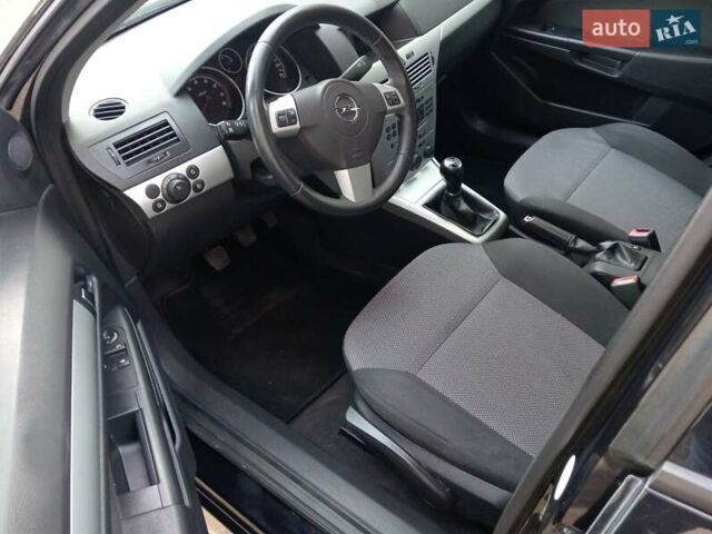 Черный Опель Астра, объемом двигателя 1.6 л и пробегом 178 тыс. км за 5750 $, фото 18 на Automoto.ua
